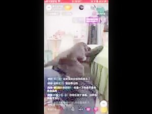 Donna asiatica e il suo cane