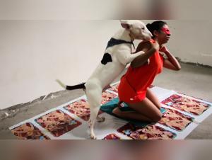 Zoo-porno : Lina fait l'amour avec son chien