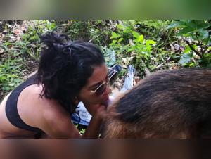 Erotischer Zoo-Tick: Lina fickt mit ihrem Hund