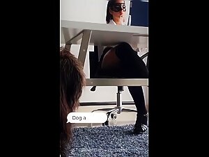 Raven et Son Chien: Une Histoire d'Amour Bestiale