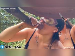 Orgie Sauvage: La Giraffe Dévore les Femmes