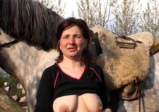 Horse fucks mature: hardcore double penetration