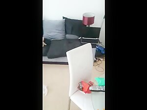 Intimer Moment: Schlafendes Madchen und ihr vierbeiniger bester Freund