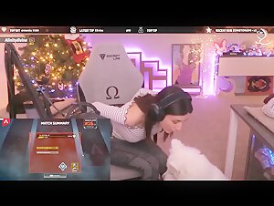 Compilation de Alinity en pleine extase avec son chien coquin