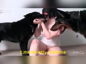 Délices Cruels:  Un Chien Détourne une Adolescente