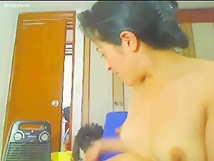 Mujer experimentada y su amante canino.
