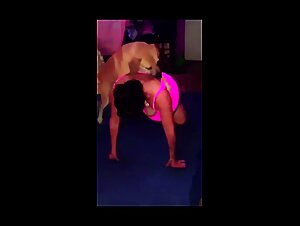 Puta graba su follada de perro