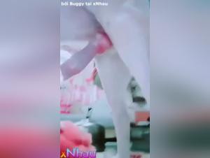 Zoo webcam heat: Sultry Chinese girl and feline vibes