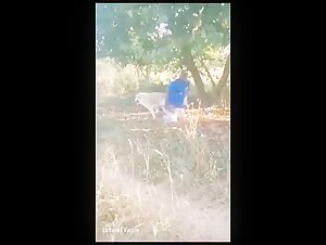 Catturato in azione con il suo cane